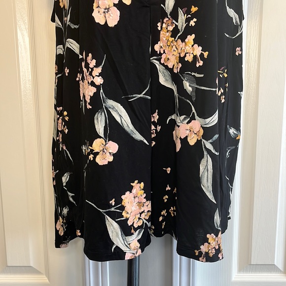 Reitman’s Size XL Sleeveless/V-neck Floral top, EUC - Picture 9 of 15